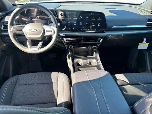 Summit White / White 2026 Chevrolet Traverse LT