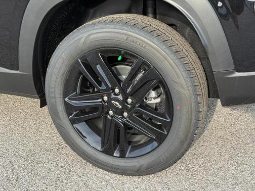 Mosaic Black Metallic 2026 Chevrolet Trax ACTIV