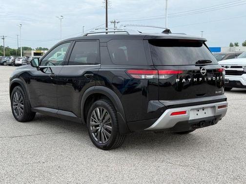 Black 2022 Nissan Pathfinder SL