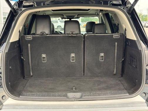 Black 2022 Nissan Pathfinder SL