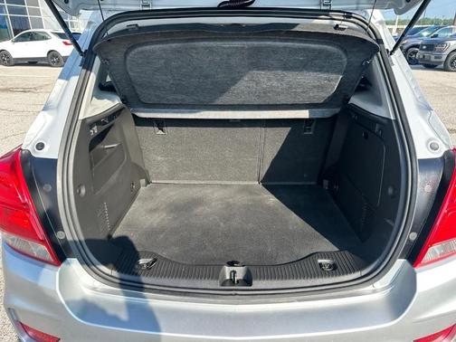 Silver Ice Metallic 2017 Chevrolet Trax LT