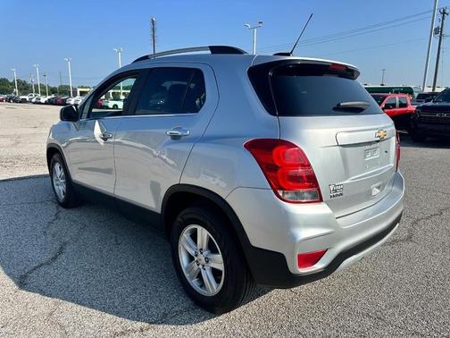 Silver Ice Metallic 2017 Chevrolet Trax LT