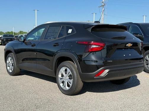 Mosaic Black Metallic 2026 Chevrolet Trax LS