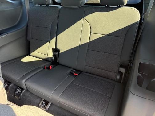 Sterling Gray Metallic 2026 Chevrolet Traverse LT