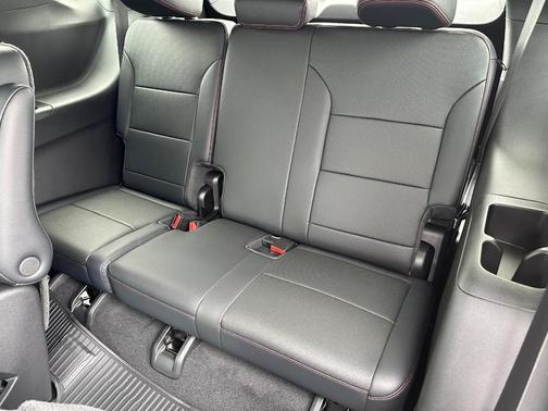Mosaic Black Metallic 2026 Chevrolet Traverse Z71