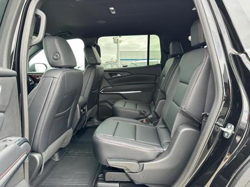 Mosaic Black Metallic 2026 Chevrolet Traverse Z71