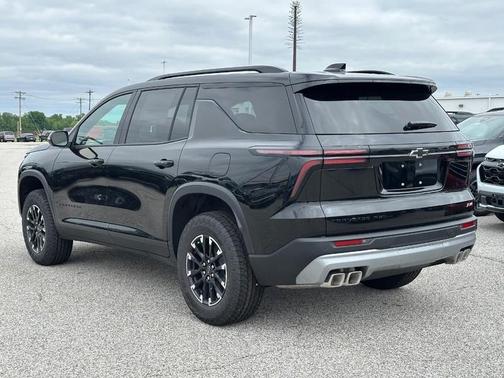 Mosaic Black Metallic 2026 Chevrolet Traverse Z71