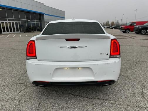 2018 Chrysler 300 S