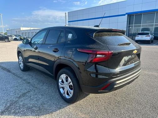 Mosaic Black Metallic 2026 Chevrolet Trax LS