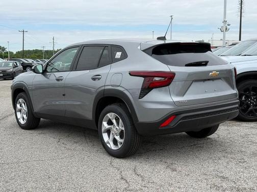 Sterling Gray Metallic 2026 Chevrolet Trax LS