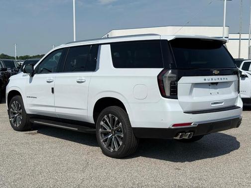 White Tri-Coat 2026 Chevrolet Suburban High Country