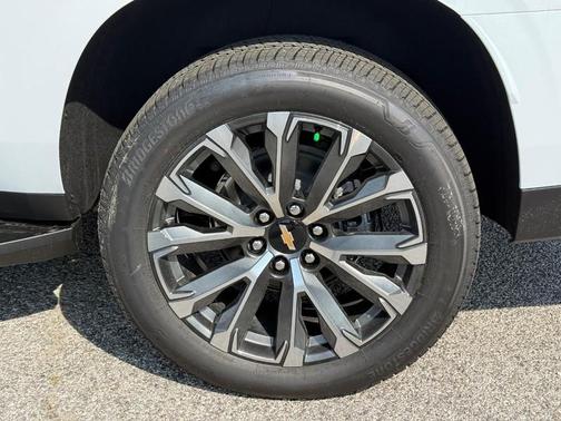 White Tri-Coat 2026 Chevrolet Suburban High Country