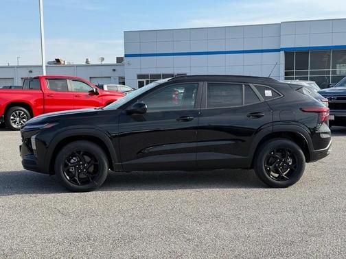 Mosaic Black Metallic 2026 Chevrolet Trax LT