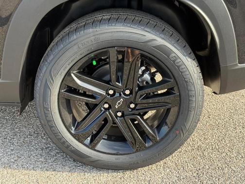 Mosaic Black Metallic 2026 Chevrolet Trax ACTIV