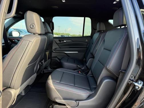 Mosaic Black Metallic 2026 Chevrolet Traverse Z71