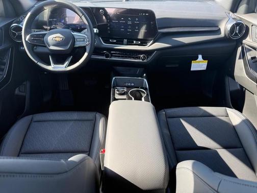 Summit White / White 2026 Chevrolet Equinox LT