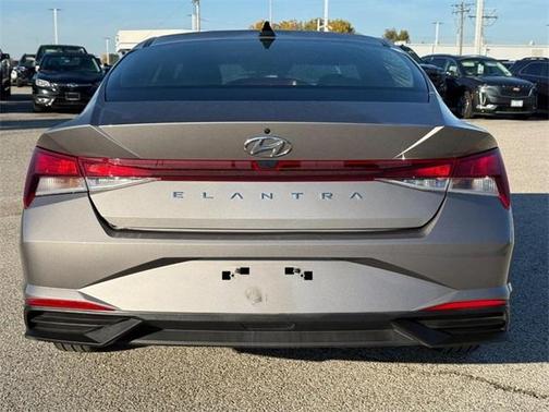 2022 Hyundai ELANTRA SE