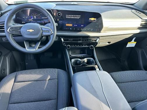 Summit White / White 2026 Chevrolet Traverse LT