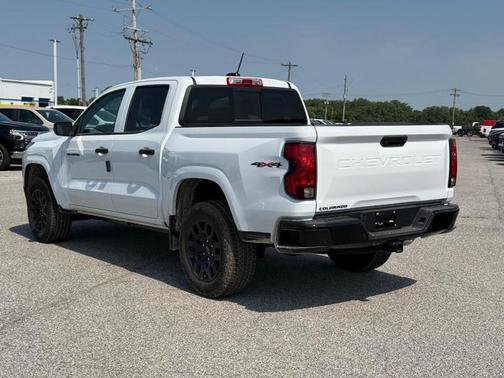Summit White / White 2026 Chevrolet Colorado WT