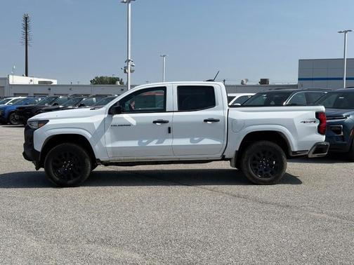 Summit White / White 2026 Chevrolet Colorado WT