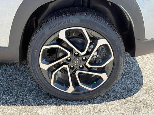 Sterling Gray Metallic 2026 Chevrolet Trax 2RS