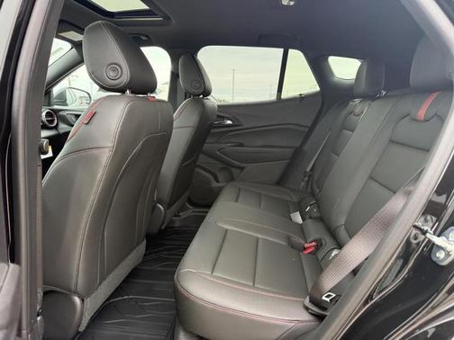 Mosaic Black Metallic 2026 Chevrolet Trax 2RS