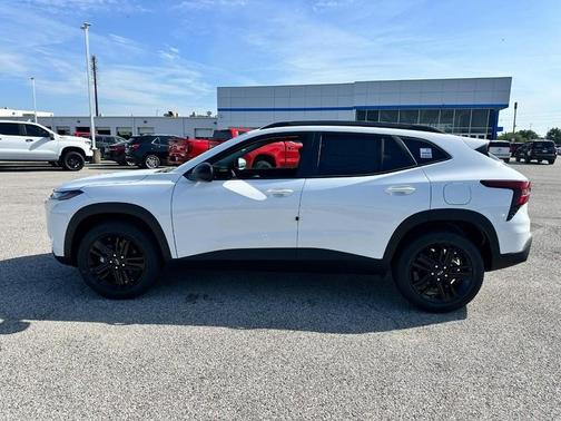 Summit White / White 2026 Chevrolet Trax ACTIV