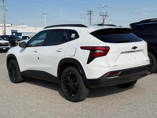 Summit White / White 2026 Chevrolet Trax ACTIV