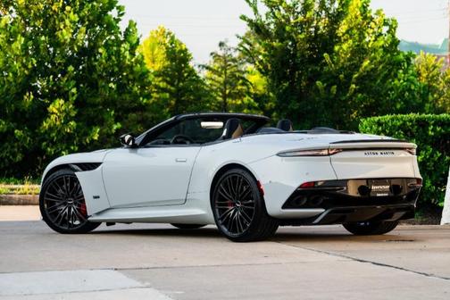 2023 Aston Martin DBS VOLANTE
