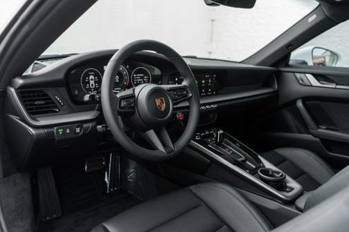 2025 Porsche 911 Carrera