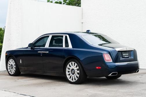 Midnight Sapphire 2022 Rolls-Royce Phantom