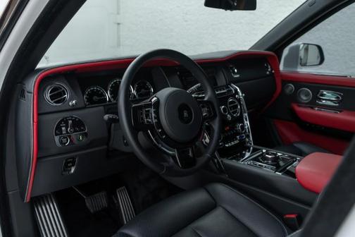 Arctic White 2022 Rolls-Royce Cullinan