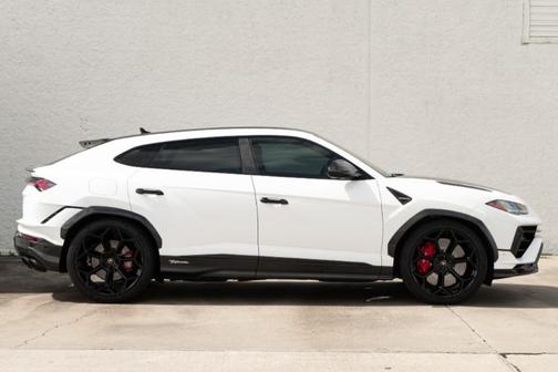 2024 Lamborghini Urus Performante