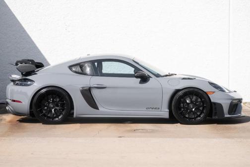 2024 Porsche 718 Cayman GT4 RS