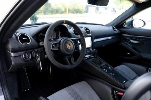 2024 Porsche 718 Cayman GT4 RS