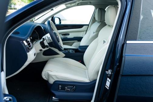 2024 Bentley Bentayga V8
