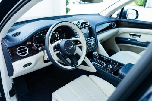 2024 Bentley Bentayga V8