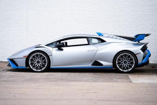 2023 Lamborghini Huracan STO Base
