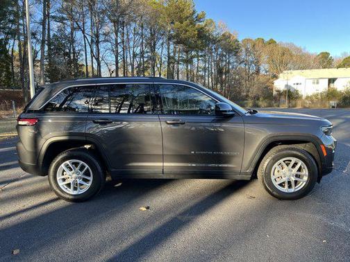 2023 Jeep Grand Cherokee Laredo 4x4