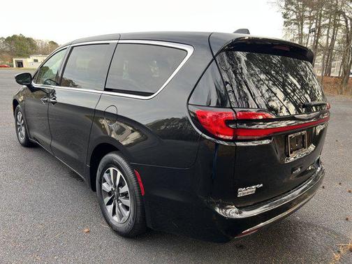 2022 Chrysler Pacifica Hybrid Touring L