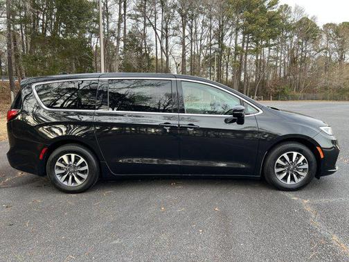 2022 Chrysler Pacifica Hybrid Touring L
