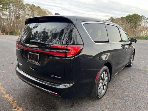 2022 Chrysler Pacifica Hybrid Touring L