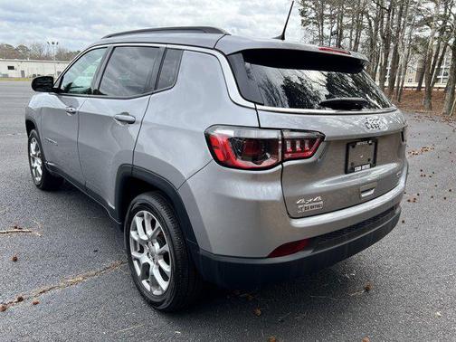 2022 Jeep Compass Latitude Lux