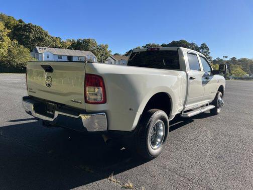 2023 RAM 3500 Big Horn Crew Cab 4x4 8 Box