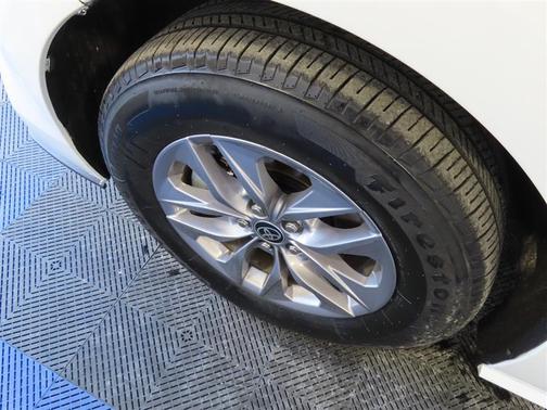 2024 Toyota Sienna LE