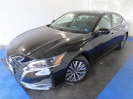 Black 2023 Nissan Altima 2.5 SV