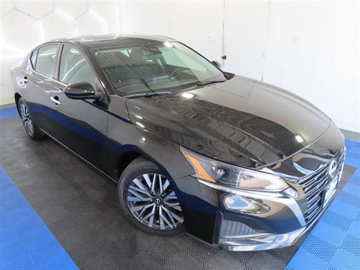 Black 2023 Nissan Altima 2.5 SV
