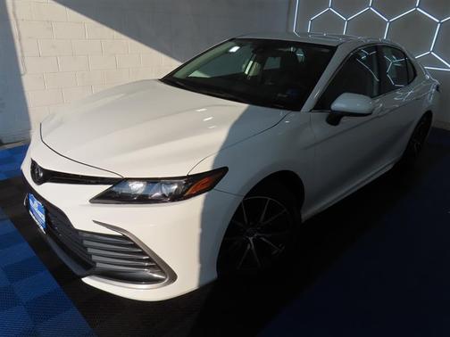 White 2024 Toyota Camry SE