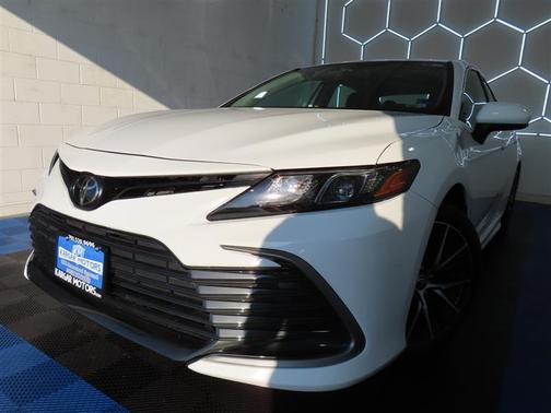 White 2024 Toyota Camry SE