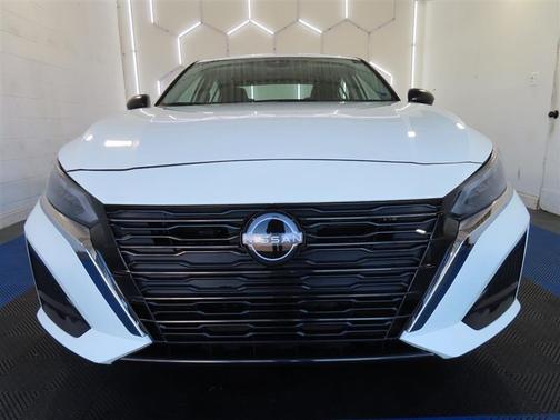 Glacier White 2025 Nissan Altima SV